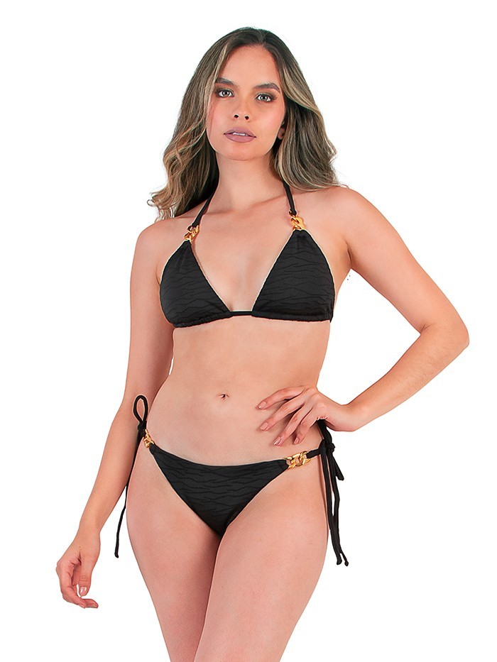 Bikini in zwarte stof met textuur versierd met gouden hardware van Mystical Swimwear Bikini in zwarte stof met textuur versierd met gouden hardware van Mystical Swimwear