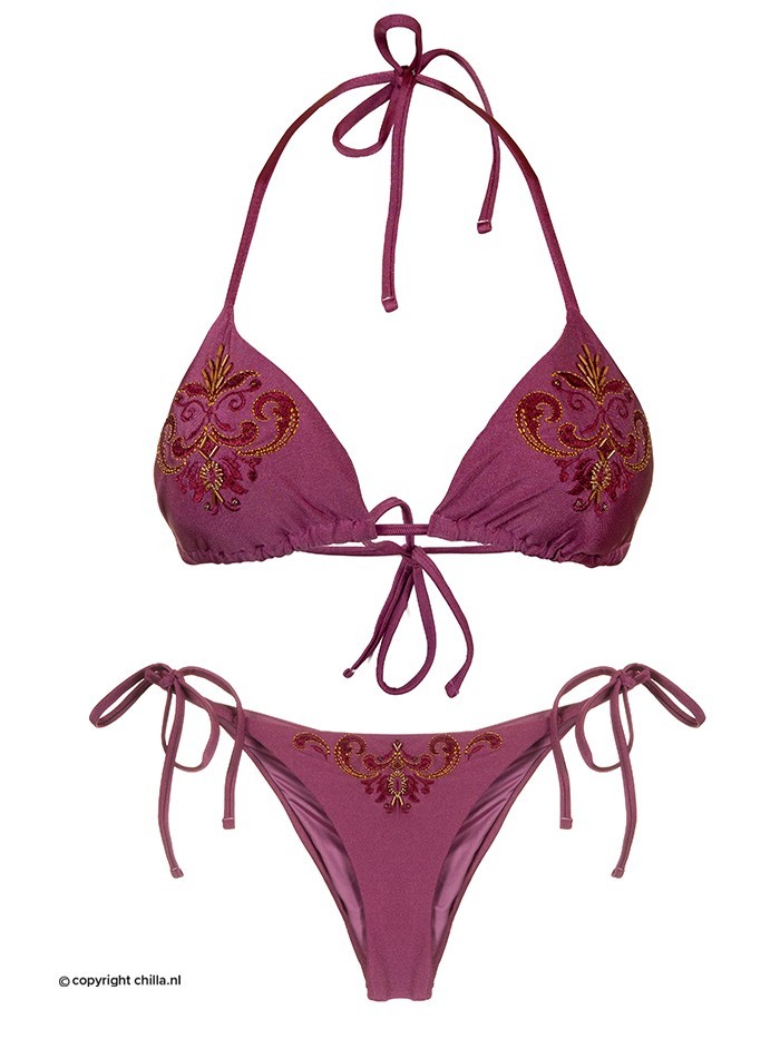 Paarse bikini versierd met gouden kralen en luxe borduursels van Mystical Swimwear Paarse bikini versierd met gouden kralen en luxe borduursels van Mystical Swimwear