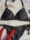 Bikini in zwarte stof met textuur versierd met gouden schakels van Mystical Swimwear