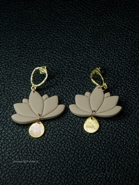 Lotus Oorbellen Beige van Aurora Creation