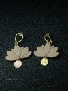Lotus Oorbellen Beige