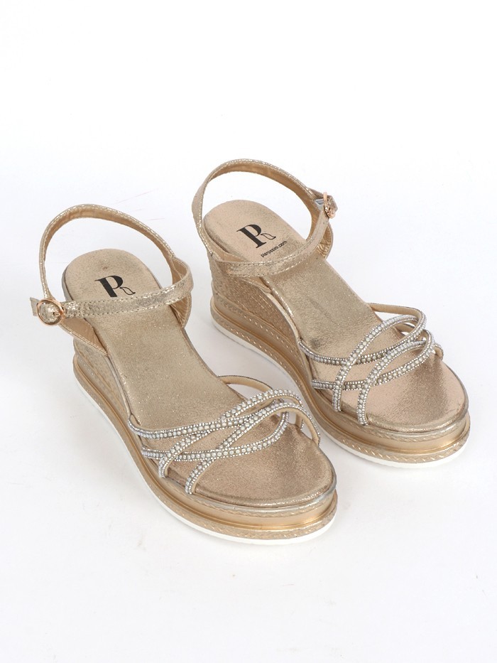 Gouden sandalen, bandjes versierd met pareltjes van Pia Rossini Resortwear Gouden sandalen, bandjes versierd met pareltjes van Pia Rossini Resortwear