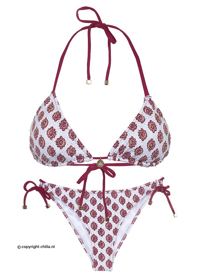 Bikini in wit met bordeauxrode bloemen en zilveren accenten van Swim Days Bikini in wit met bordeauxrode bloemen en zilveren accenten van Swim Days
