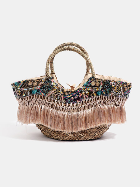 Met de hand gevlochten strandtas met borduursels, pailletten en franjes van Pia Rossini Resortwear