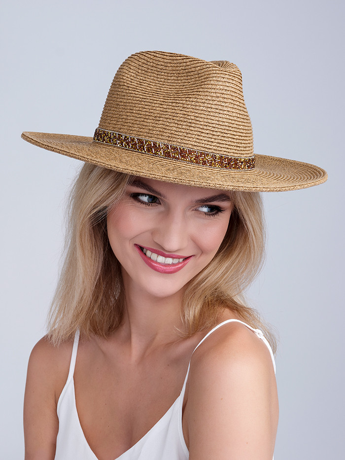 Strandaccessoire, zonnebescherming, en fashion statement van Pia Rossini