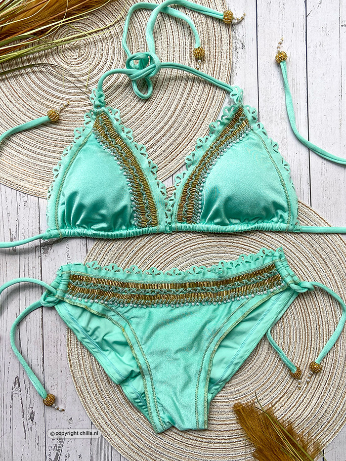 Aqua bikini versierd met kralen en geschulpte randjes: Special Edition!