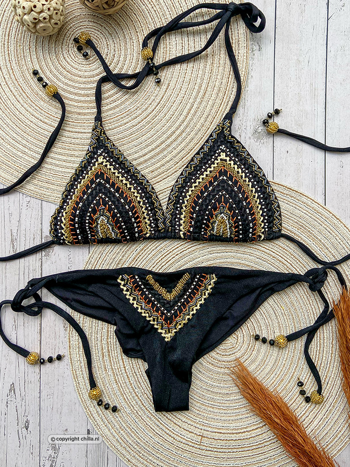Zwarte bikini versierd met luxe borduursels en kralen: Special Edition! Zwarte bikini versierd met luxe borduursels en kralen: Special Edition!