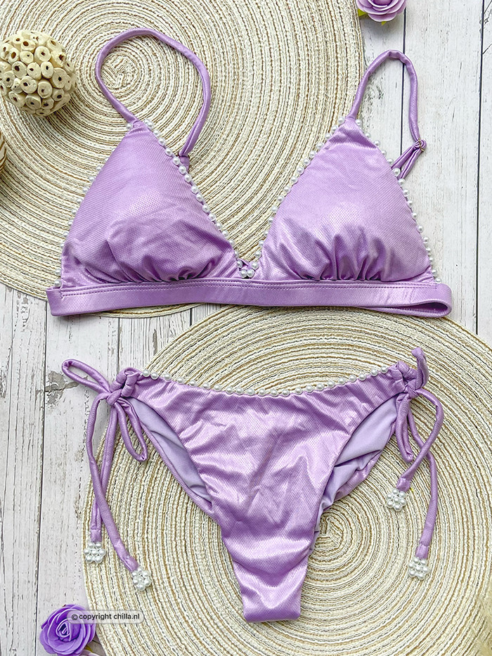 Glanzende lilaroze bikini versierd met parelmoer kraaltjes: Special Edition! Glanzende lilaroze bikini versierd met parelmoer kraaltjes: Special Edition!