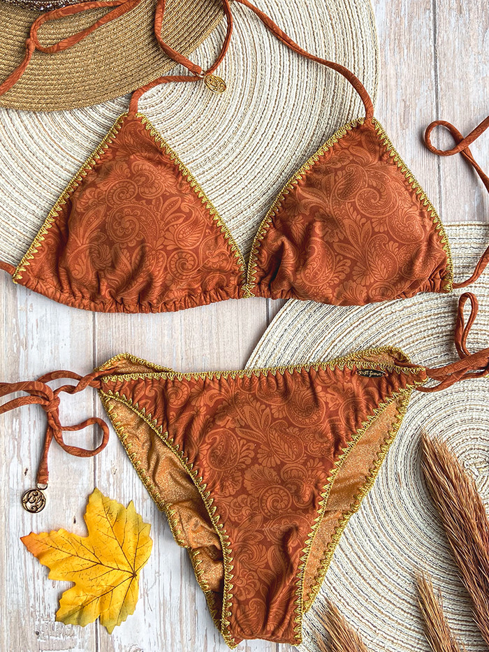 Bikini Triangle Bungalow Babe van Luli Fama